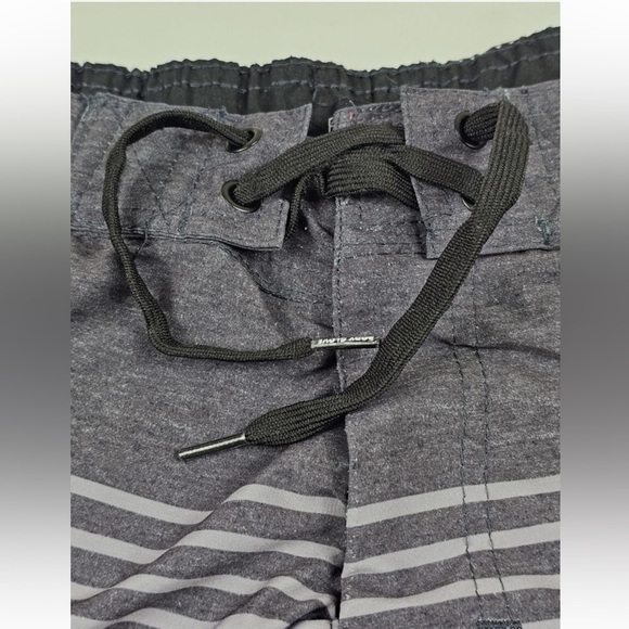 Body Glove Swimsuit Boardshorts Gray Stripes Embroidered Logo size 34 NWT - Picture 5 of 13